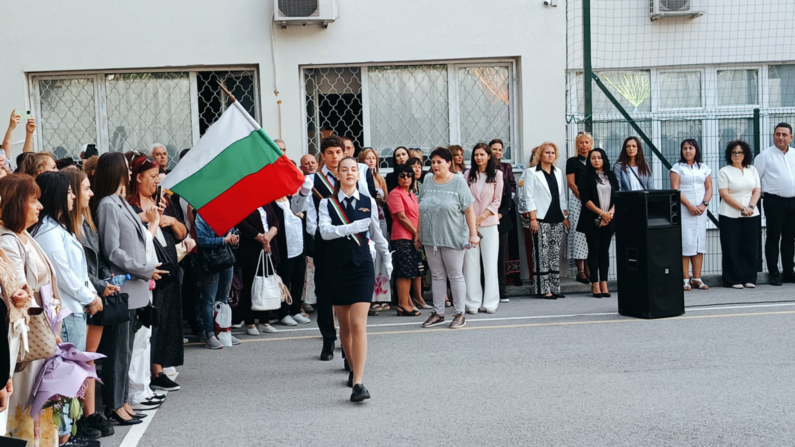 Със 100% запълнен капацитет ПГТ "Проф. д-р Асен Златаров" откри новата година