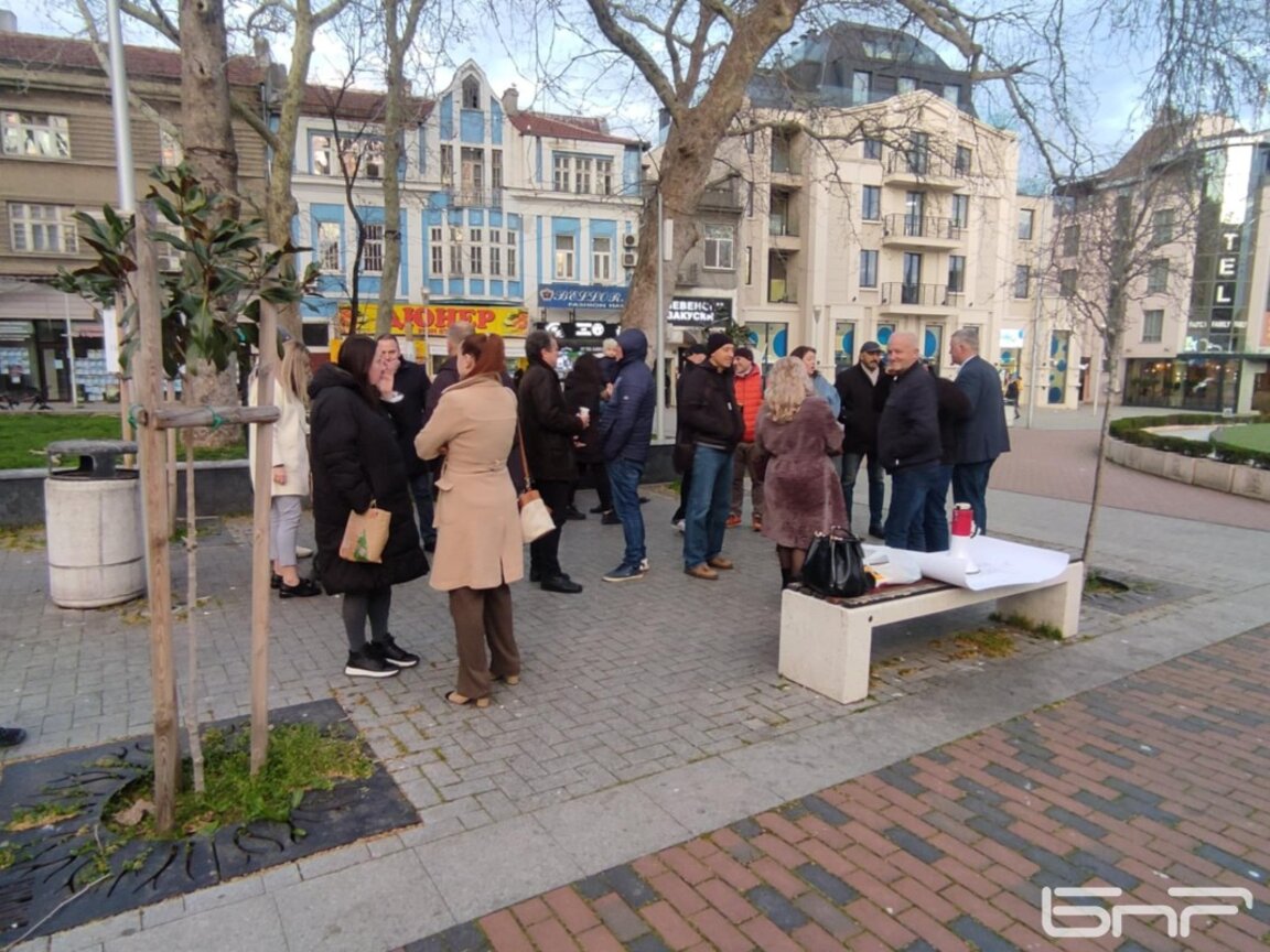 Протест и във Варна срещу влиянието на Пеевски във властта
