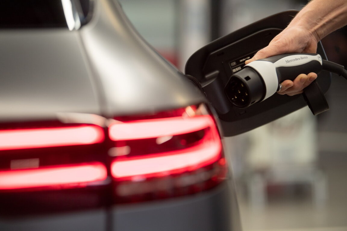 Половината от всички електрически автомобили у нас са регистрирани в София