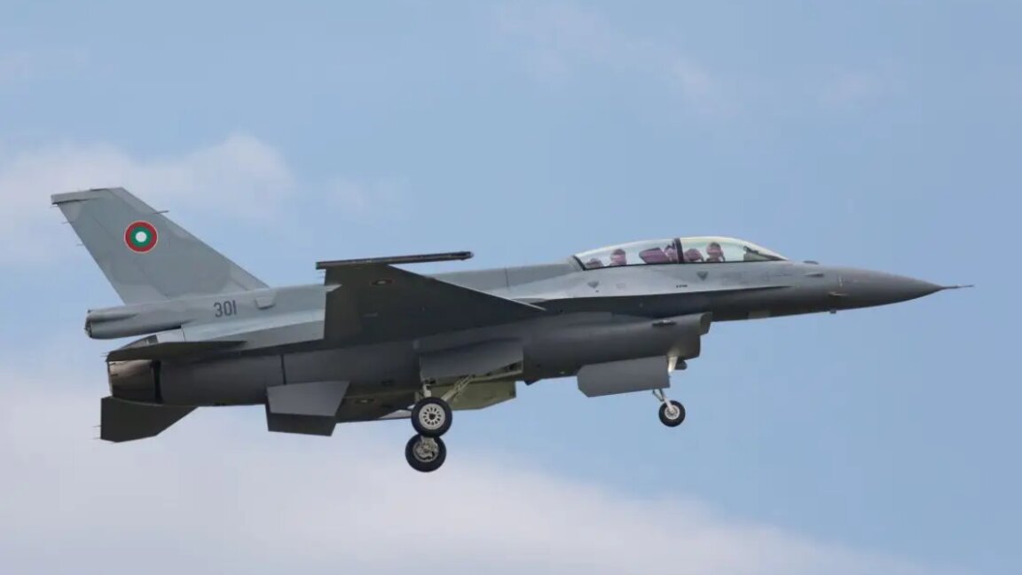 Noul avion de vânătoare F-16 Block 70 efectuează primul zbor