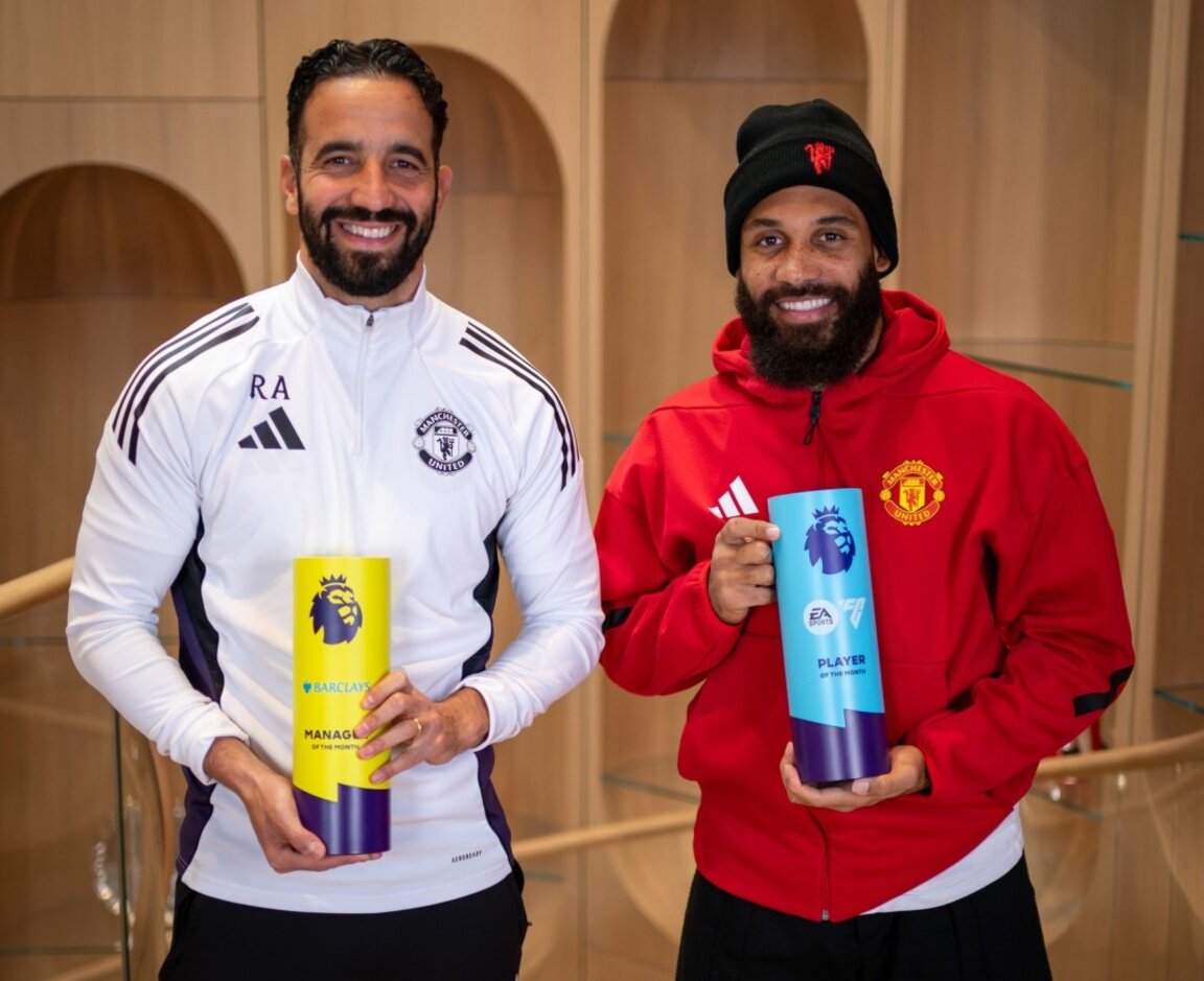 Аморим (вляво) и Мбемо с наградите си.