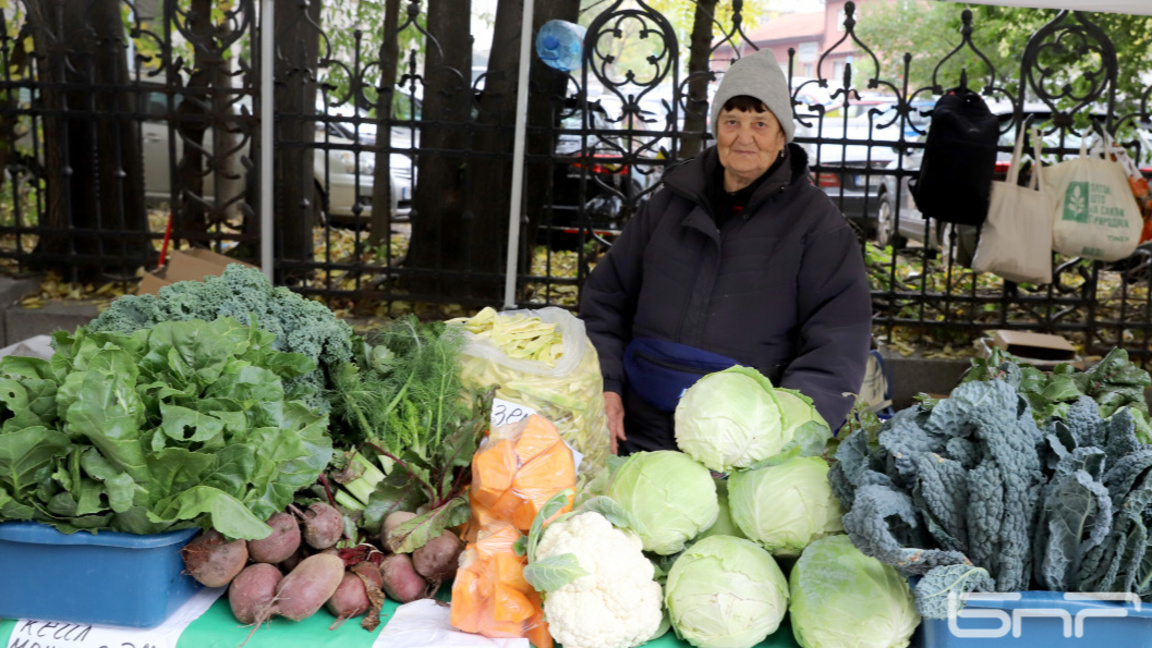 Продължава спадът на цените на плодовете...