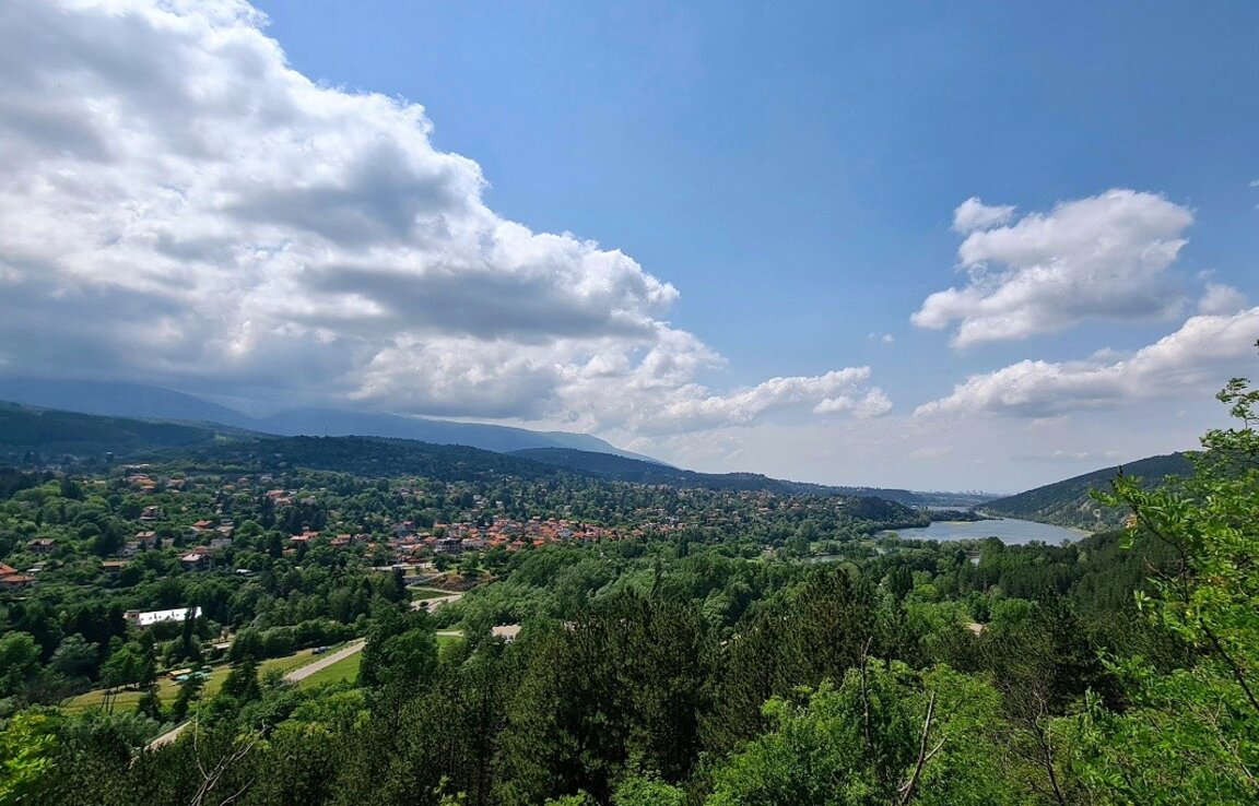 Предимно слънчево време