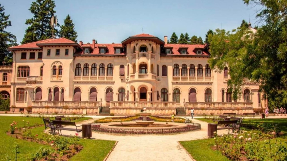 El palacio Vrana recupera poco a poco el brillo de su interior 