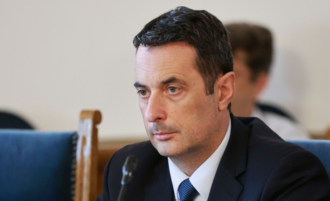 Министърът на транспорта и съобщенията Георги Гвоздейков.