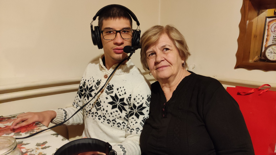 Любчо и неговата баба Саня Христова