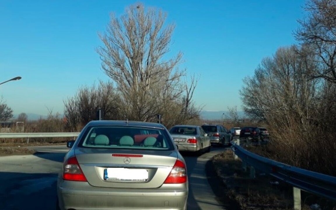 Катастрофа затрудни движението по Околовръстното на Пловдив