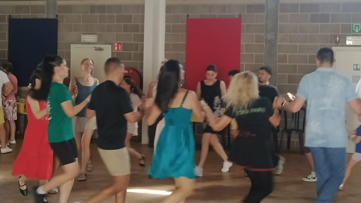 Bulgaren in Brüssel tanzten mit einem „Großen Reigen“ in den Sommer