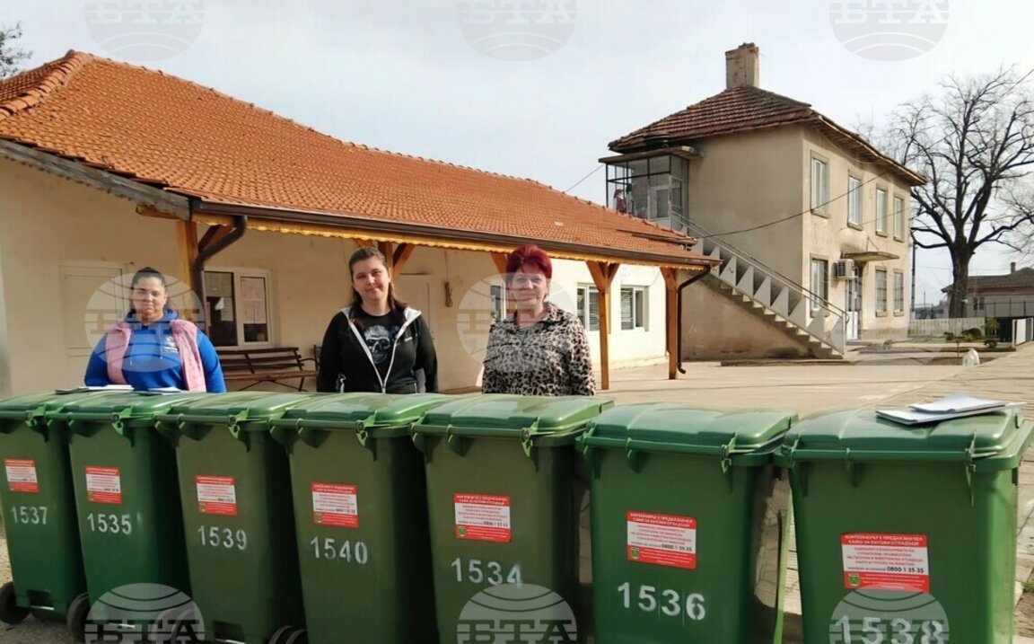 Нови контейнери за селата