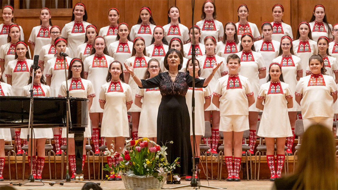 El Coro Infantil de la Radio presenta canciones japonesas y búlgaras en el primer estudio de la Radio Nacional de Bulgaria
