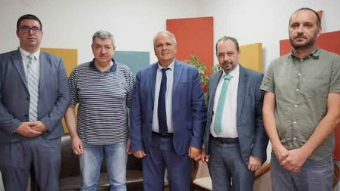 Българските дипломати посетиха редакцията на ФАР в Цариброд