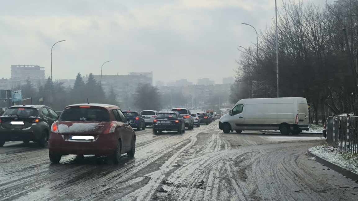 Няма затворени и заледени пътни участъци във Варна и региона