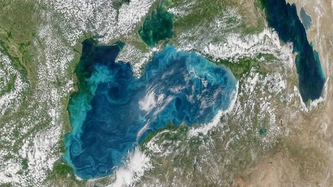 Selon la NASA, la mer Noire a changé de couleur