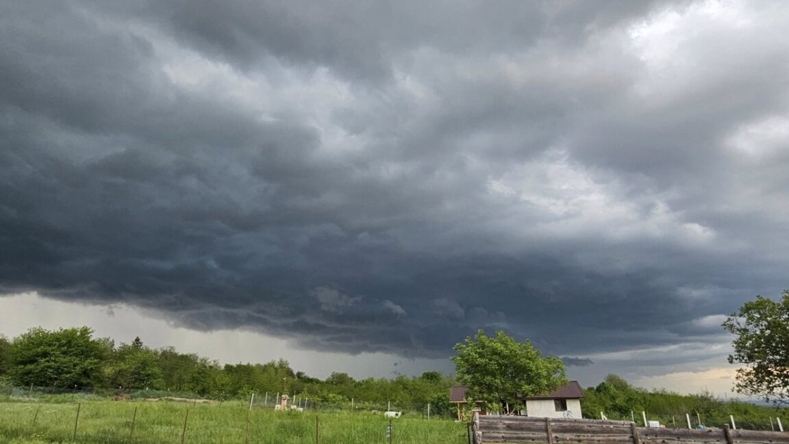 Градушката изпревари с три дни застраховката на стопаните в Тополово
