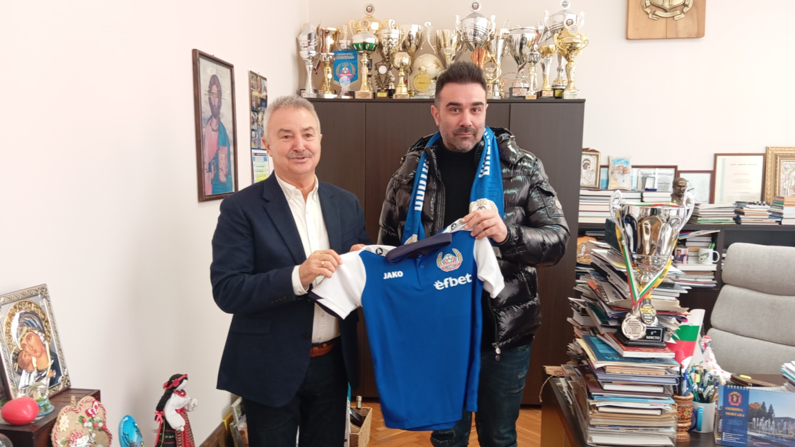 Акис Вавалис и кметът на Монтана Златко Живков