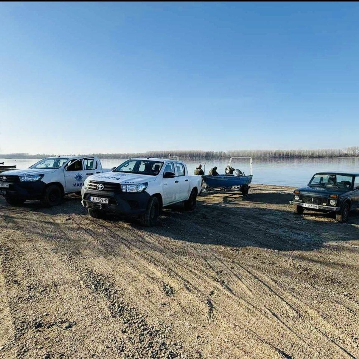 Върнаха в "Мандра" уловена от бракониерски мрежи 20 кг риба