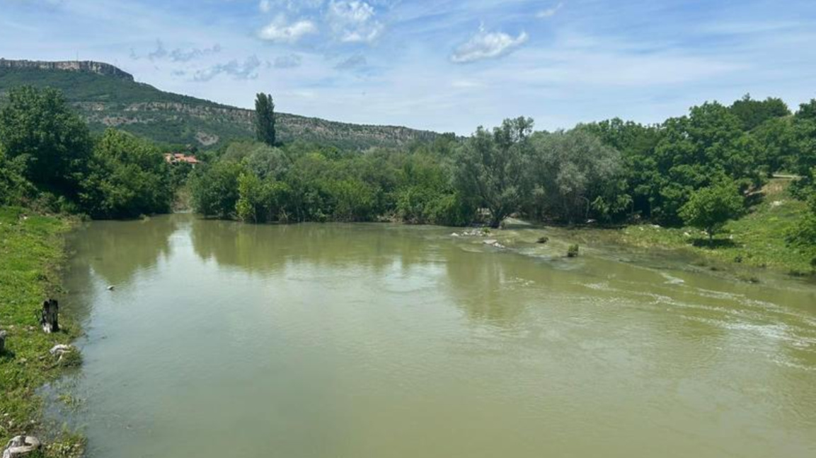 Kontrollen von Stauseen und Flussbetten zur Vorbeugung von Überschwemmungen