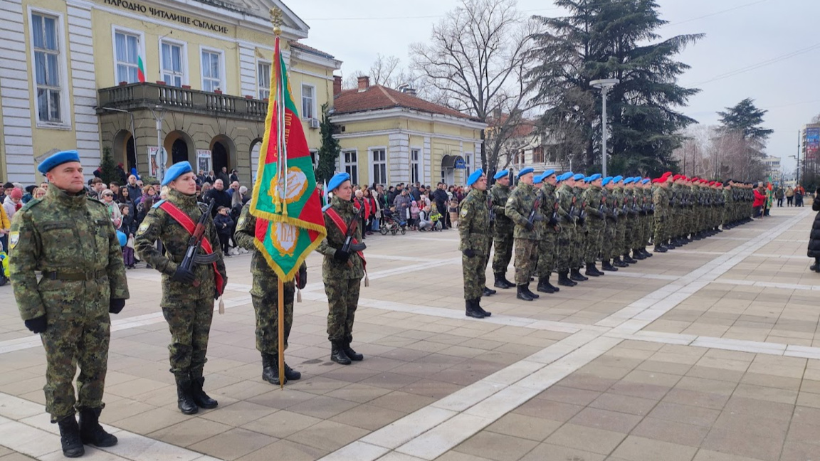 С тържествена церемония отбелязаха националния празник в Ямбол