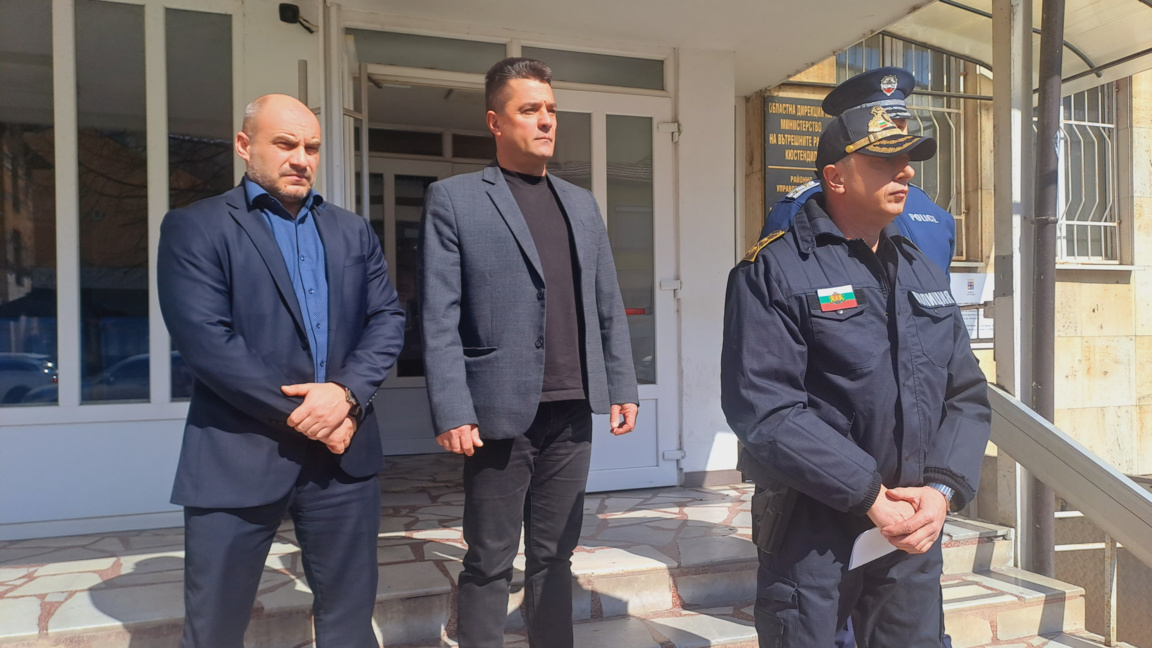 Осем досъдебни производства са образувани при стартиралата тази сутрин полицейска операция против нарушения на изборното законодателство, обяви шефът на Областната дирекция на полицията ст. комисар Райчо Омерски.