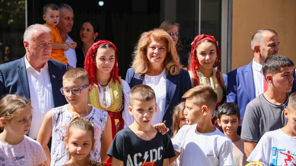 Me hapjen e vitit shkollor në Elbasan dhe një takim me komunitetin bullgar përfundoi vizita e nënpresidentes bullgare në Shqipëri