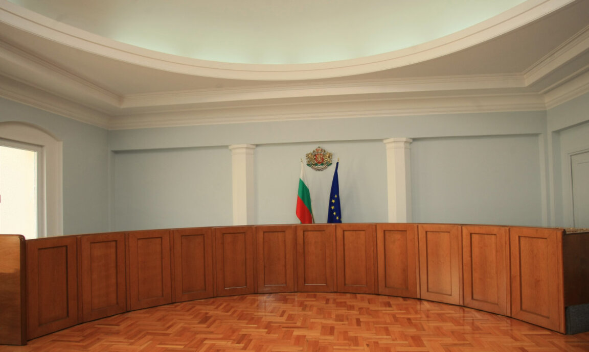 Мандатът на Белазелков и Атанасова в КС ще е около седем години