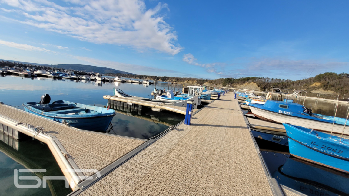 Обновеното рибарско пристанище в Бяла