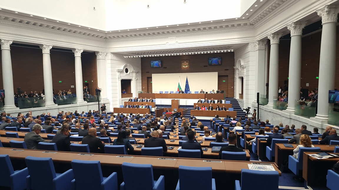Парламентът с втори опит да си избере председател