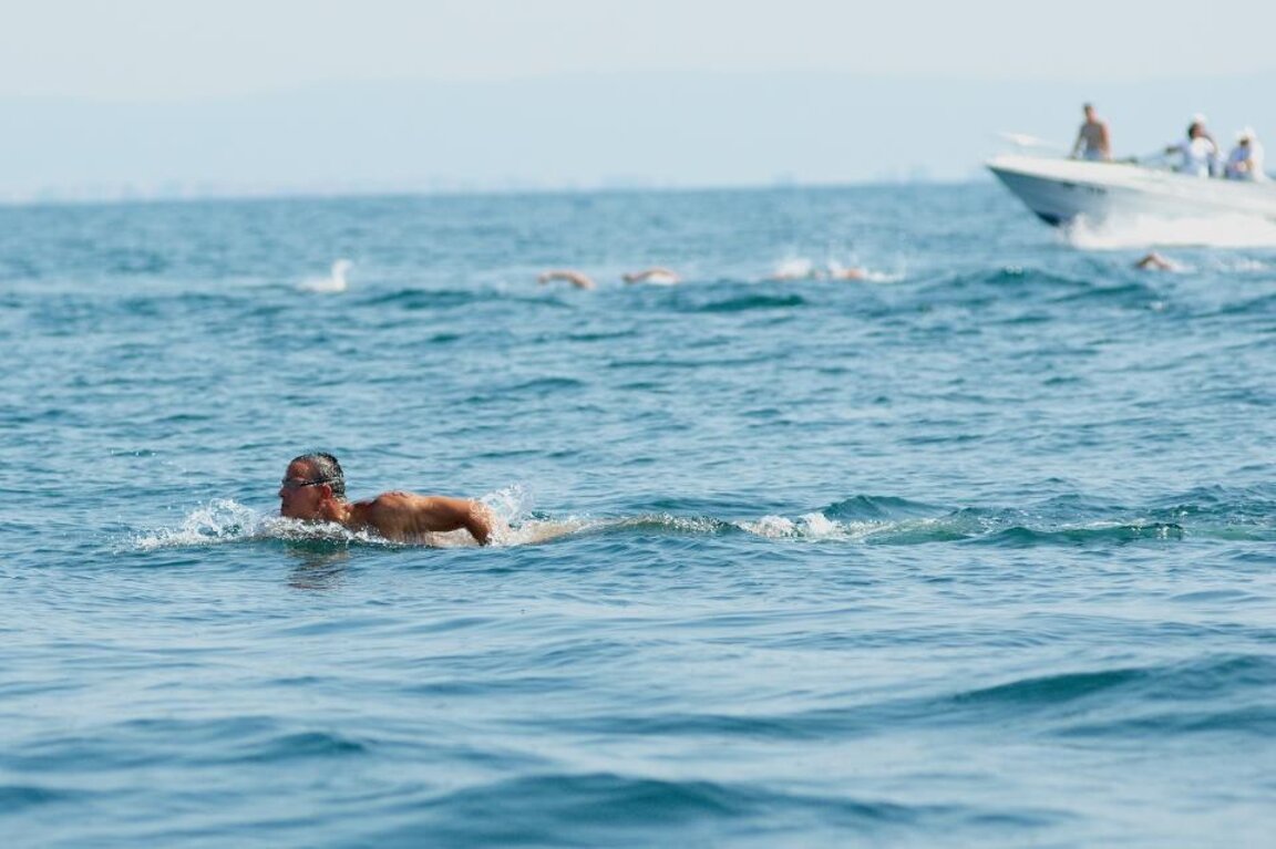 Ο Τσάνκο Τσανκόφ κολύμπησε 36 χιλιόμετρα στον Ειρηνικό