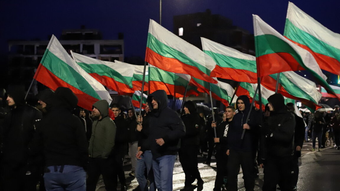Стотици протестират в София с искане да бъде преместен центърът за бежанци