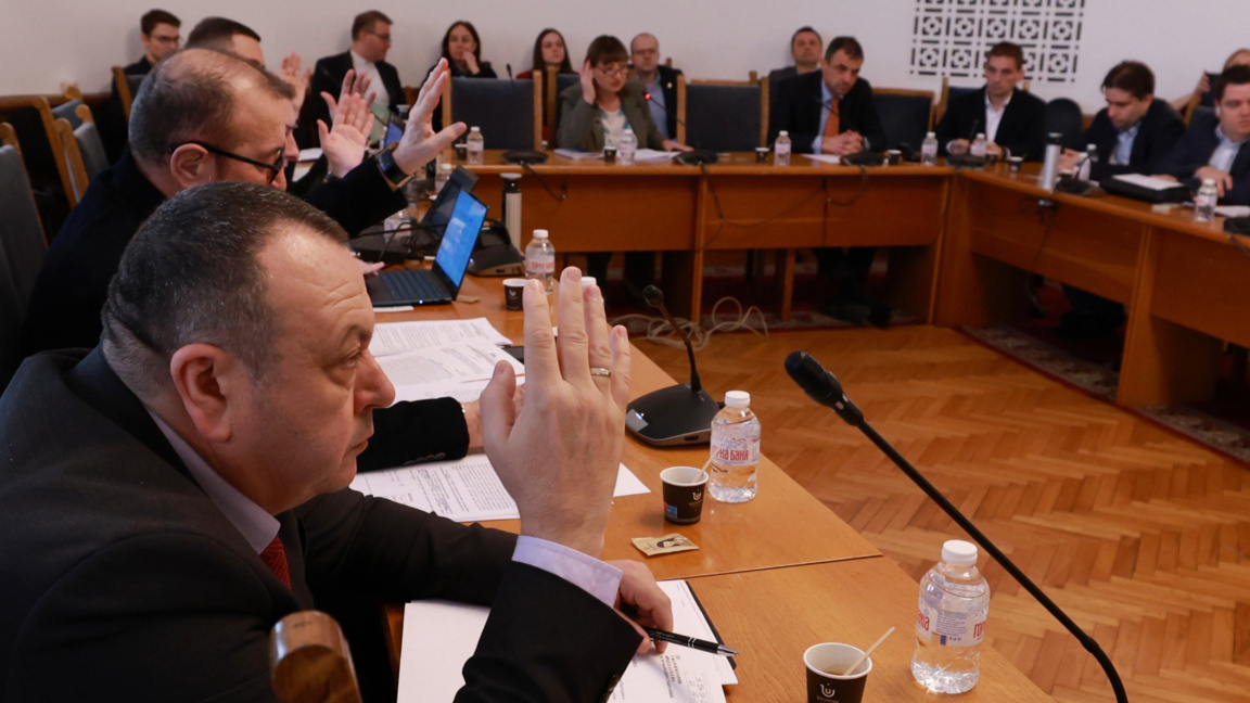 Comisia juridică menține regulile noi de vot, ignorând veto-ul președintelui