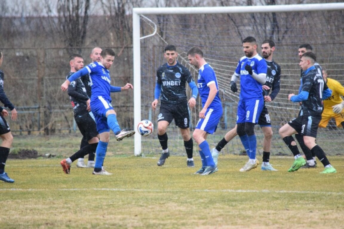 “Сини” и “черни” не излъчиха победител в първата контрола на Черноморец