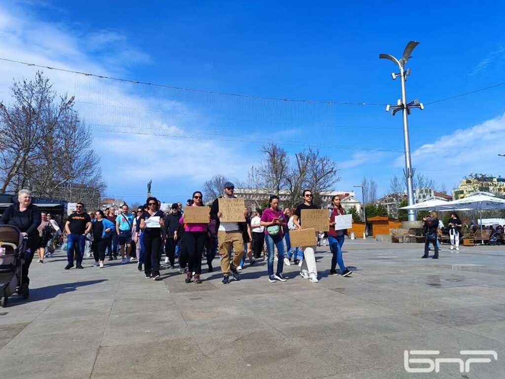 И в Бургас протестираха срещу насилниците над животни