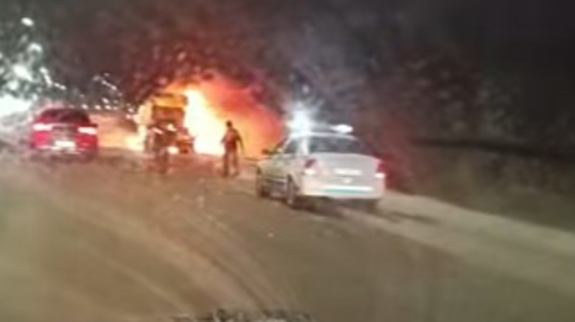 Снегорин изгоря на Северната тангента, има задръстване