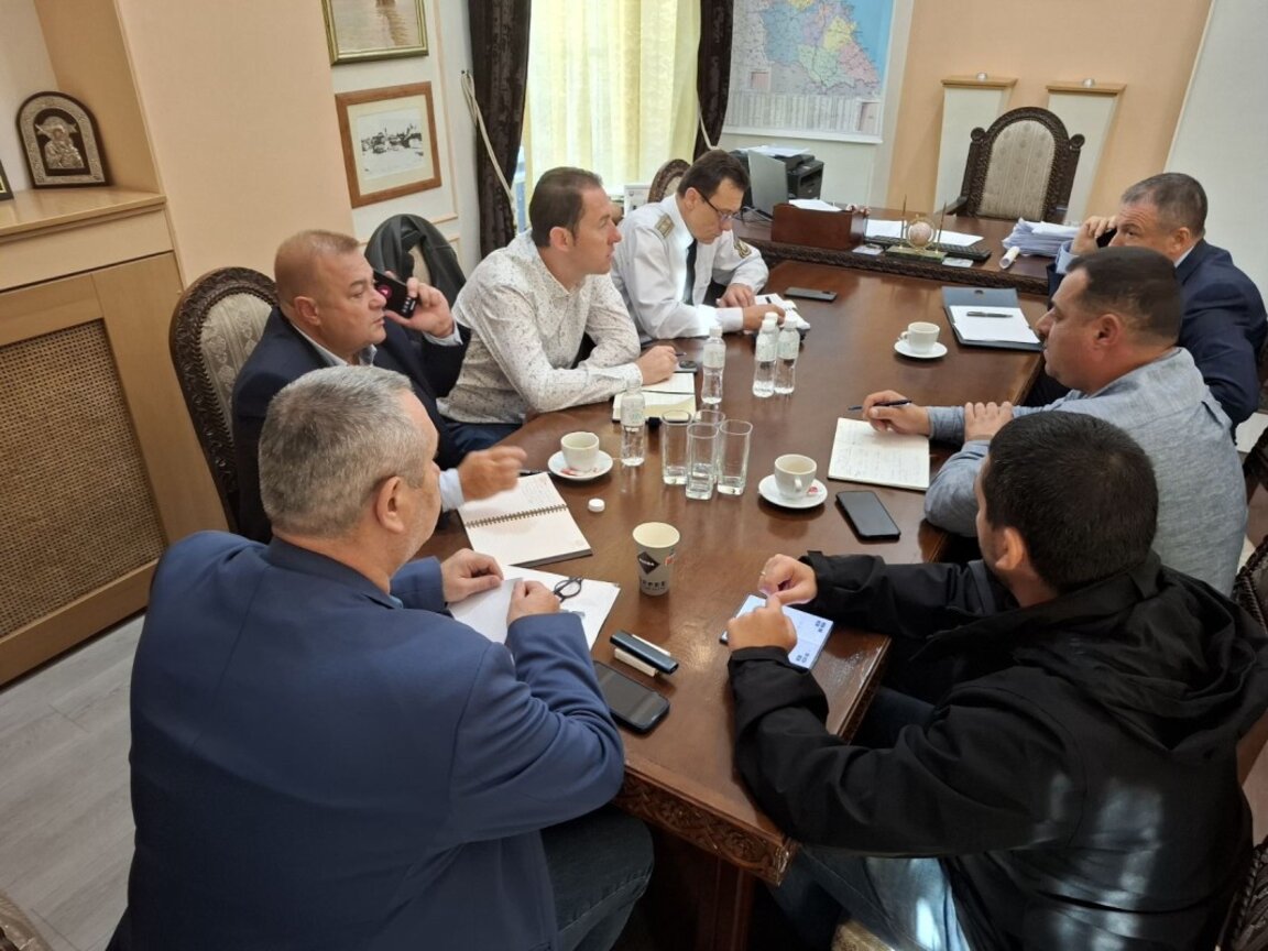 Ограничен достъп до „Елените“, продължава разчистването и проверките