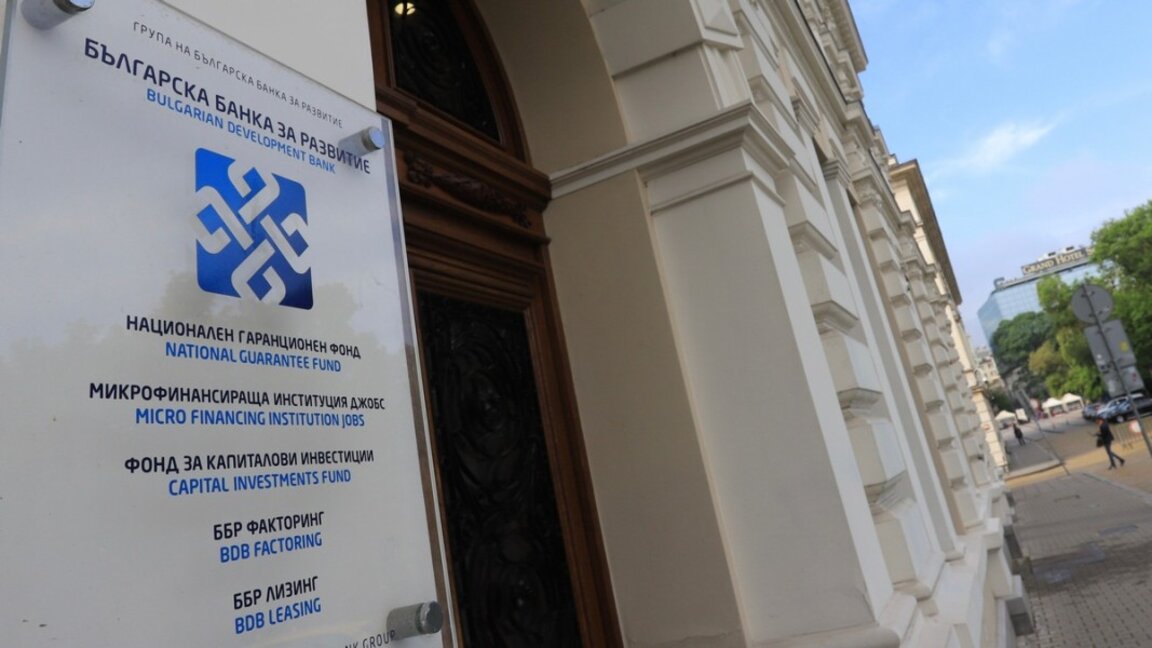 Министър предлага държавните служители да бъдат кредитирани от ББР
