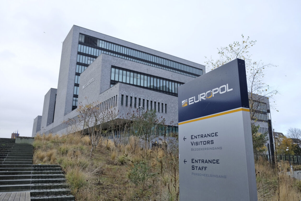 Европол: У акцији спроведеној у 18 земаља, укључујући Бугарску, заплењено више од 14 милиона фалсификованих евра