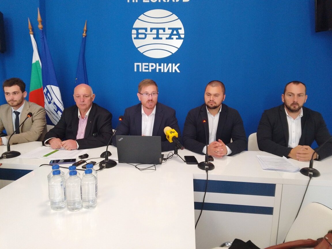 „Възраждане” в Перник пресича опит за преправяне на протоколи