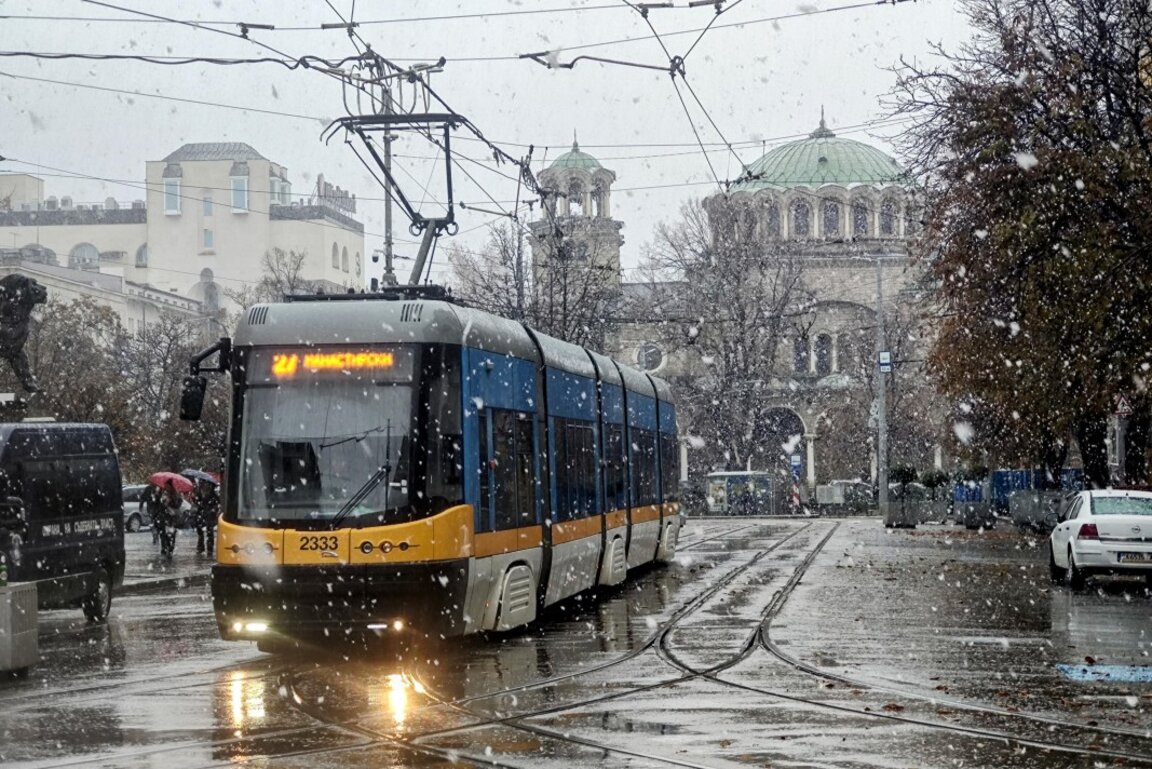 Precipitation across Bulgaria gradually stops