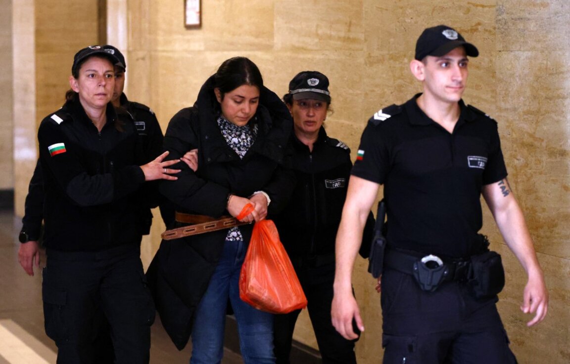 Мярка за неотклонение на Габриела Славова-Пеева, обвинена за съучастие в убийство на съпруга си Пейо, се гледа в Съдебната палата, 30 април 2024 г.