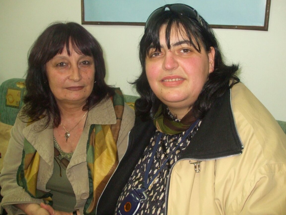 Неразделният клас на Тонка Хаджинакова се събра за поетичен ѝ дебют