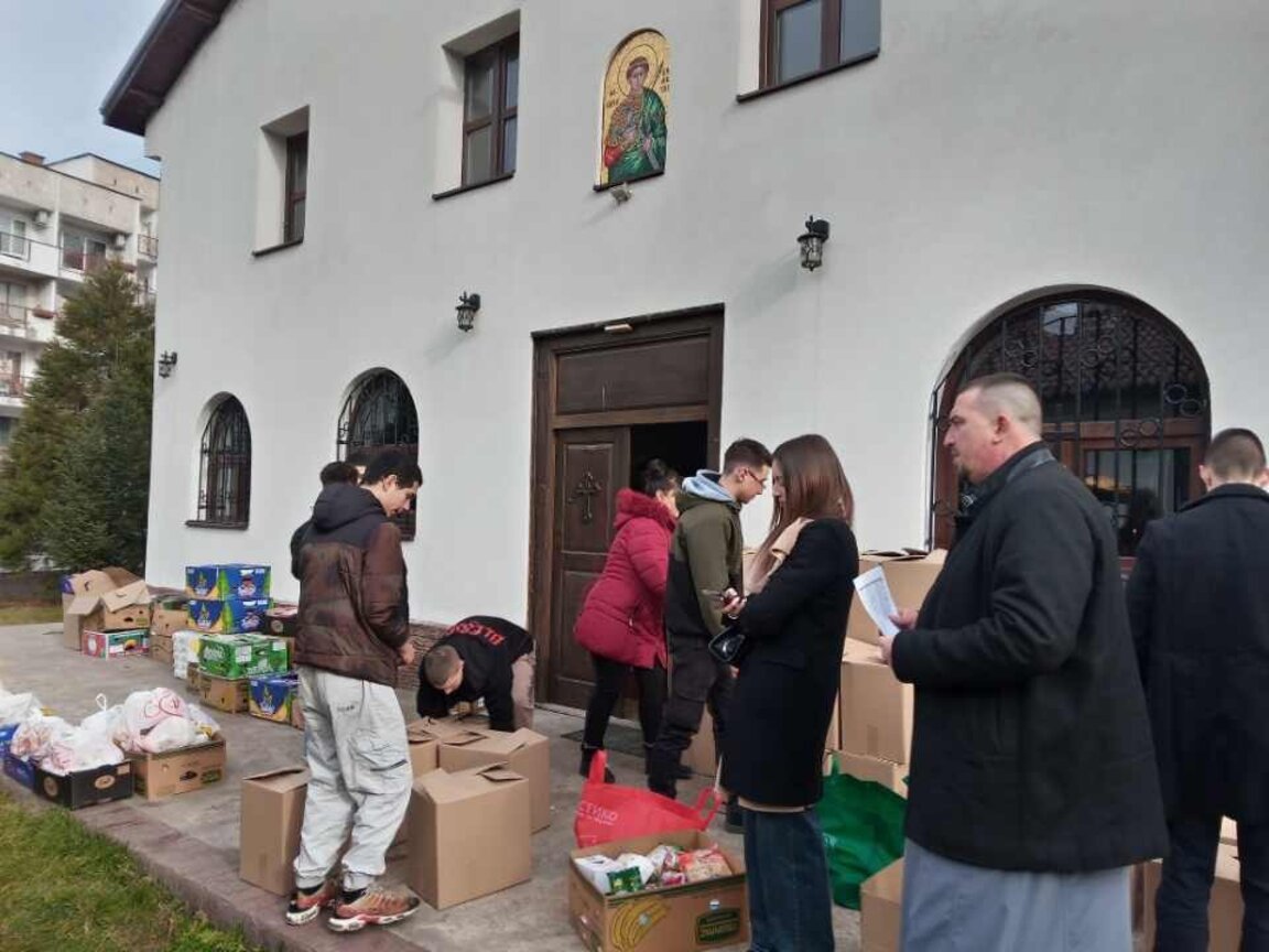 Много младежи се включиха в Рoждественската  акция на храма "Св. Димитър" в Кюстендил