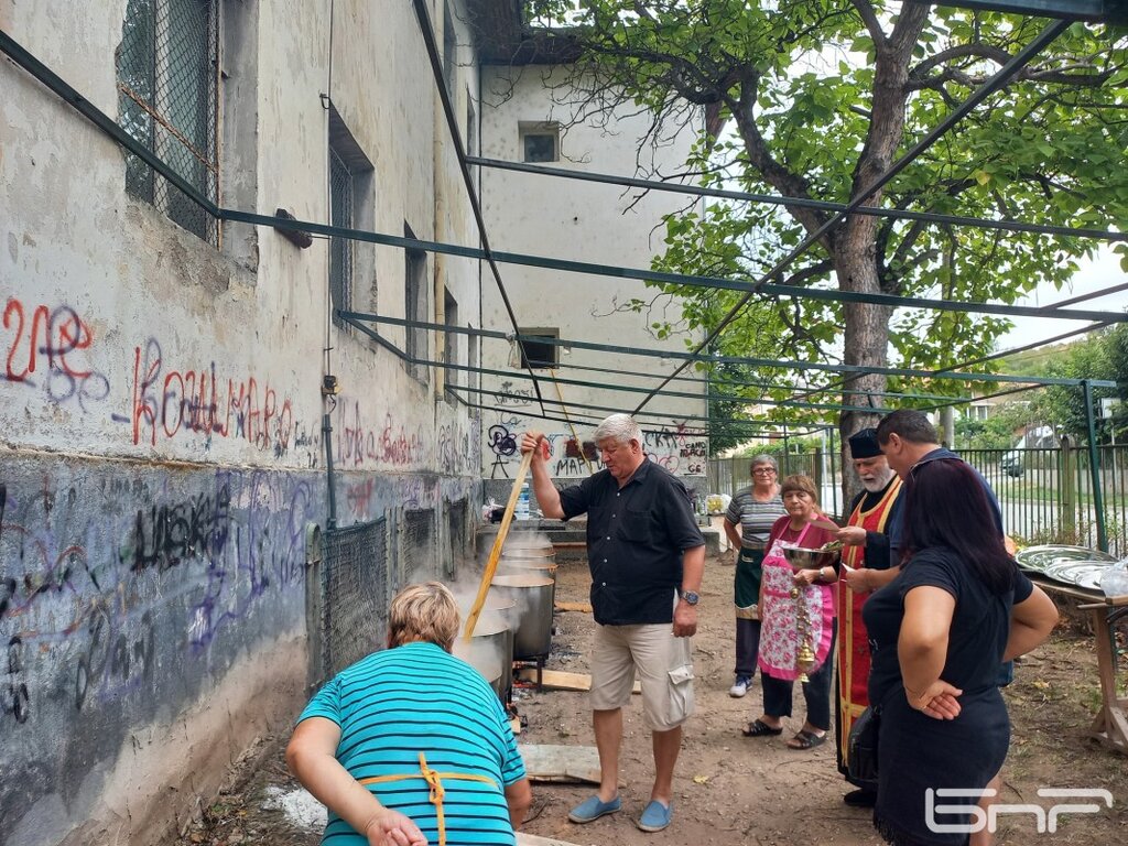 На Голяма Богородица в благоевградското село Бело поле