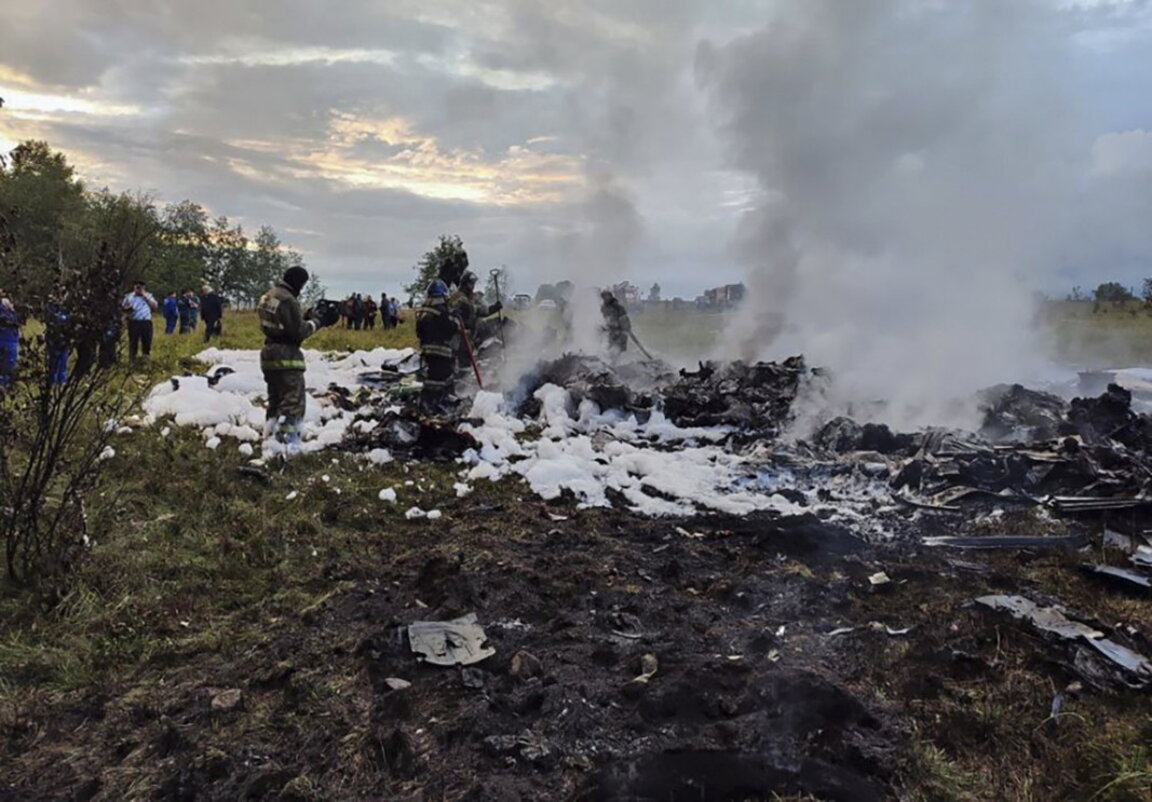 Тагарев допуска, че на борда на самолета с Пригожин, е имало взрив