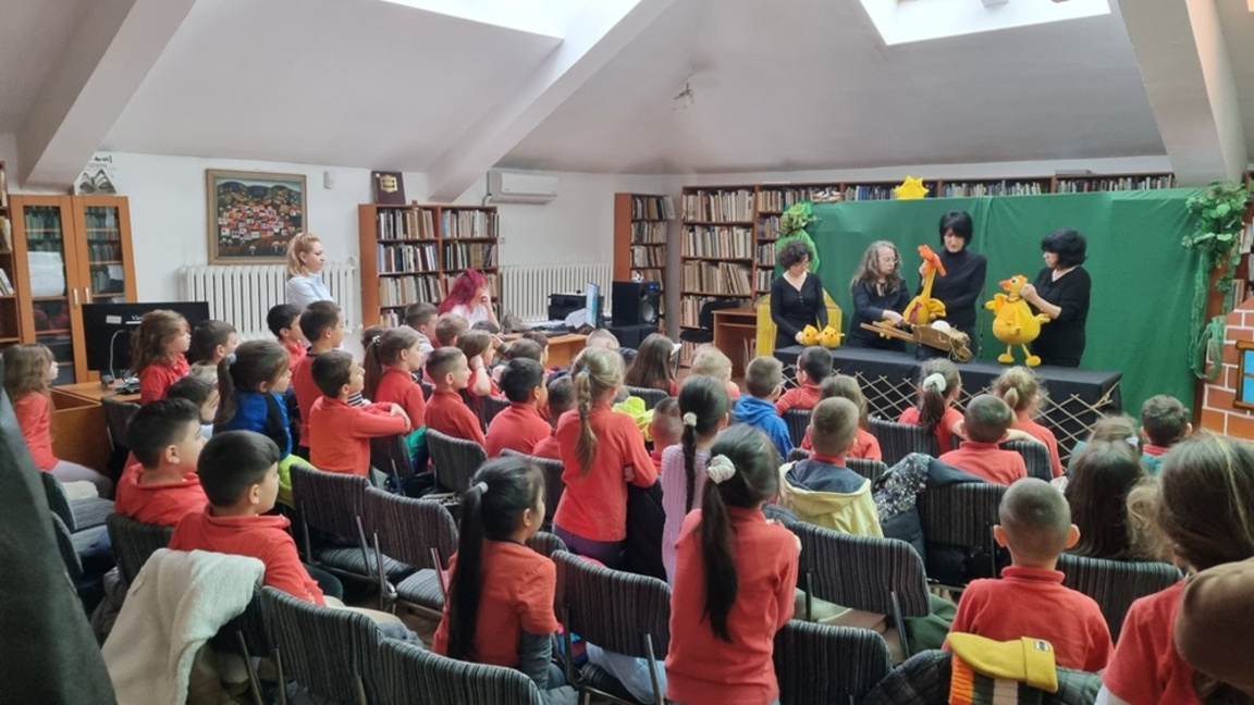 Дните на приказките започват в библиотеката в Сливен