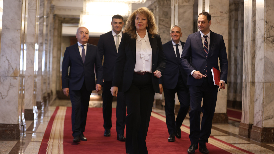 Presidentja  po zhvillon konsultime për të formuar një qeveri të rregullt