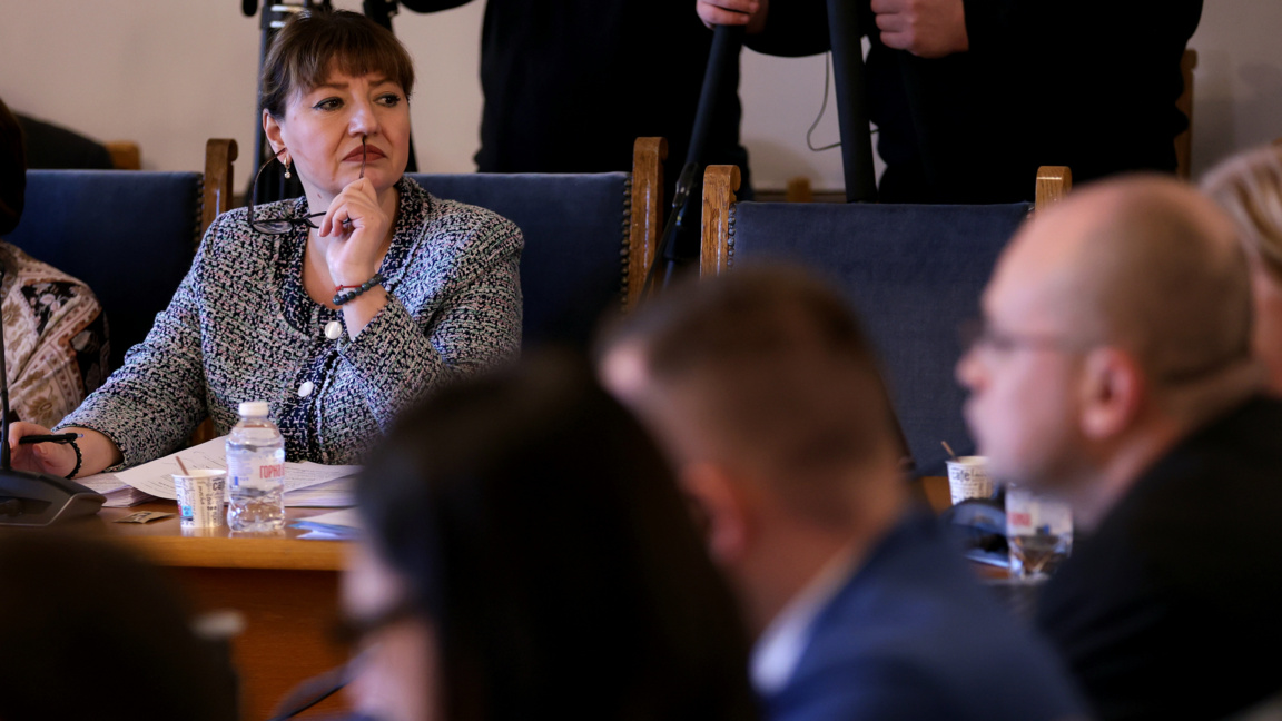 Комисията по конституционни и правни въпроси провежда заседание в Народното събрание. На снимката: председателят на комисията Анна Александрова