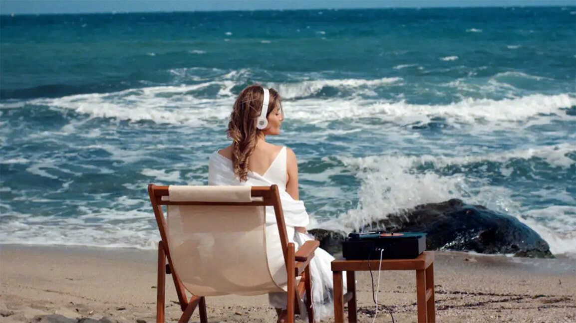 "Заклинание" е среща на две поколения – Петър Чернев и дъщеря му Яна