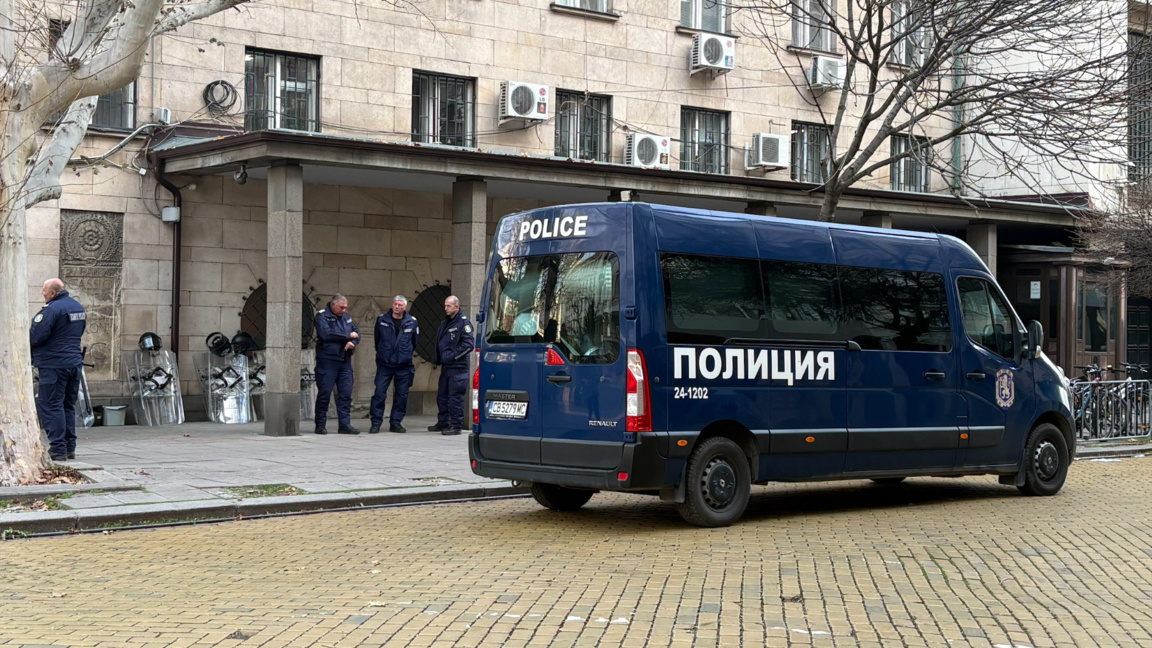 Засилено е полицейското присъствие около НС заради планираните протести 