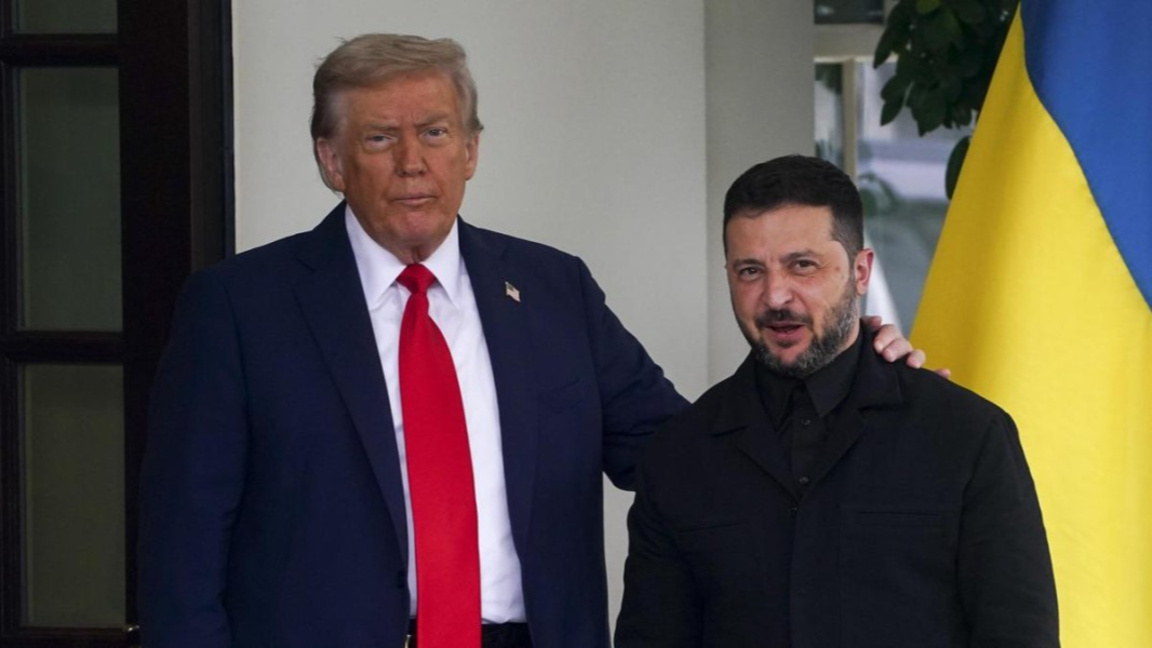 Тръмп и Зеленски на входа на Белия дом, Вашингтон, 18 август 2025 г.