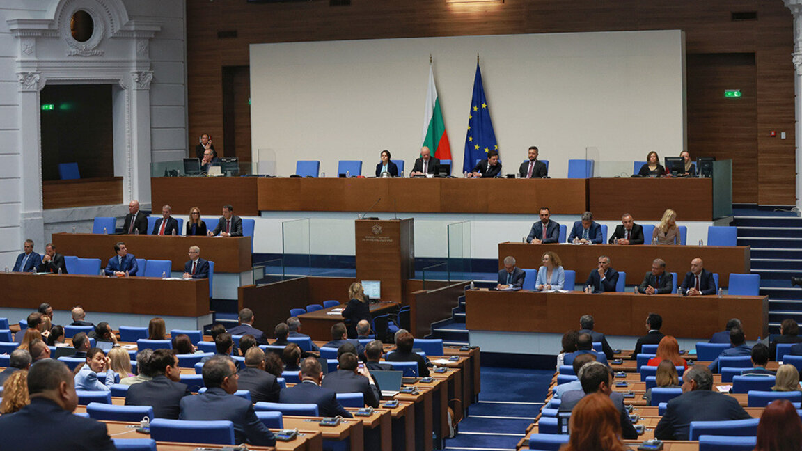 National Assembly holds a debate on the motion of no-confidence against the cabinet